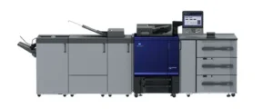 AccurioPress C4080 mit Papierzufuhr und Finisher