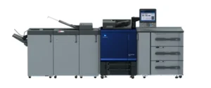 AccurioPress C5080 mit Papierzufuhr und Finisher